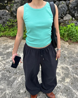 Round neck semi-cropped ribbed tank top
