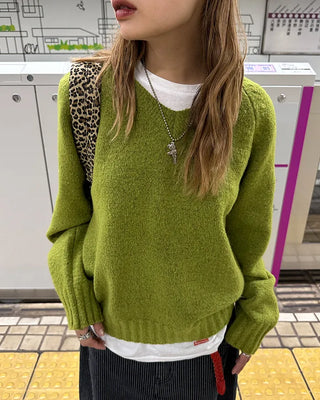 V-neck raglan shoulder wide rib sweater