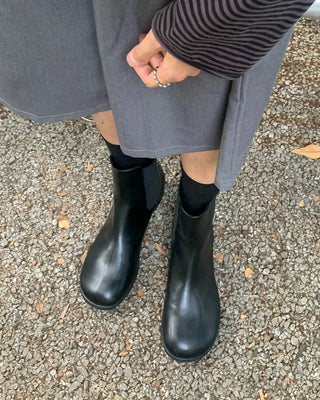 Round Chelsea Boots