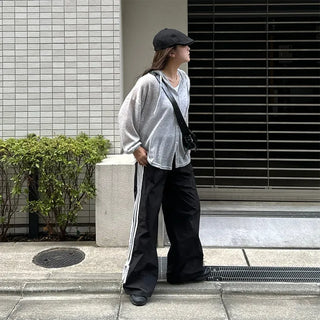 Zipper detail shoulder bag