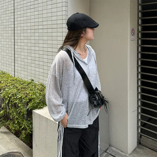 Zipper detail shoulder bag
