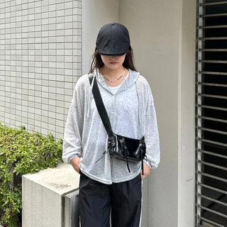 Zipper detail shoulder bag