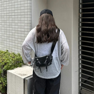 Zipper detail shoulder bag