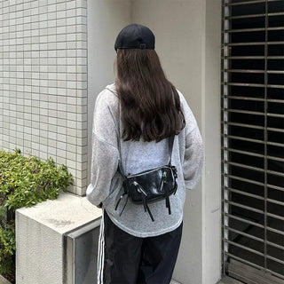 Zipper detail shoulder bag
