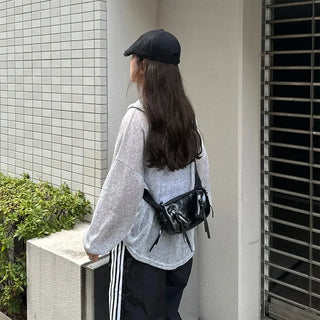 Zipper detail shoulder bag