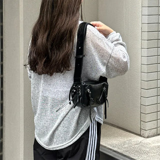 Zipper detail shoulder bag