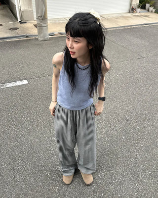 Boat neck sleeveless knit