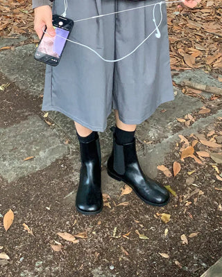 Round Chelsea Boots
