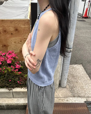 Boat neck sleeveless knit