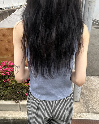 Boat neck sleeveless knit