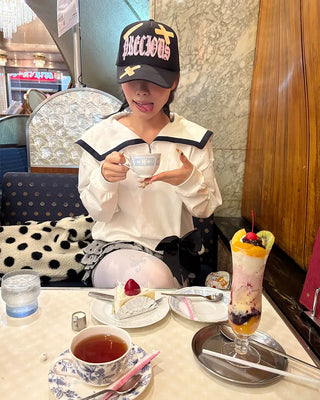 Sailor collar slit button sweatshirt