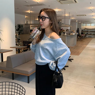 Cubic lettering off-shoulder sweatshirt