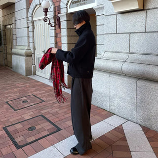 Button-collar half coat