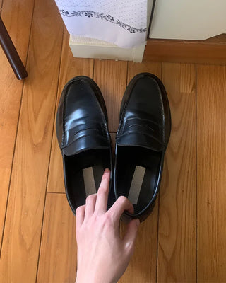 Simple round-toe loafers