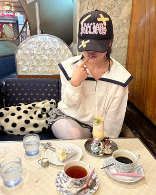 Sailor collar slit button sweatshirt