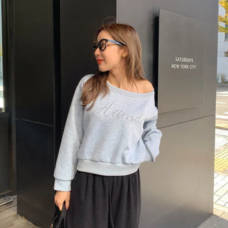 Cubic lettering off-shoulder sweatshirt