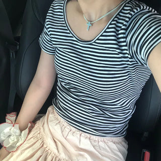 Bordered round short-sleeved T-shirt