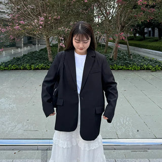 One-button oversized jacket