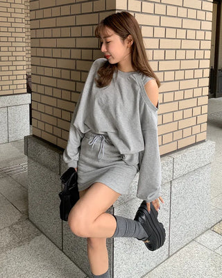 Shoulder-cut top & skort sweatpants