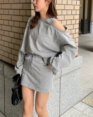 Shoulder-cut top & skort sweatpants
