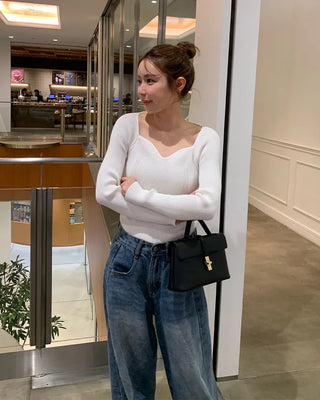 Wave neckline ribbed knit