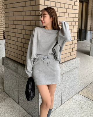 Shoulder-cut top & skort sweatpants
