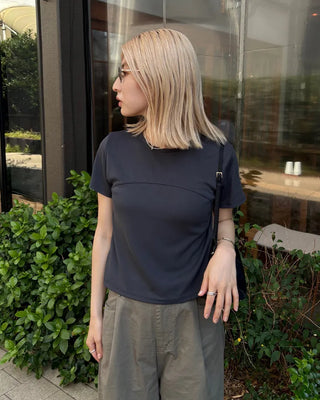 Bust yoke seam half T-shirt