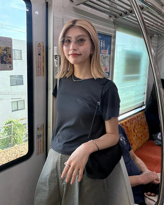 Bust yoke seam half T-shirt