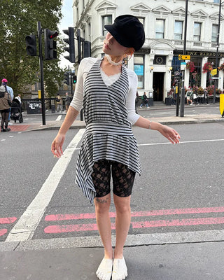 Lace V-neck ribbed slim T-shirt