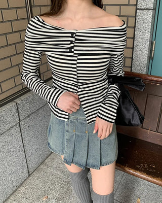 Side-adjustable wrap pleated denim mini skirt