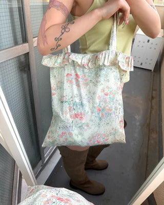Frill Wrap Antique Flower Tote Bag