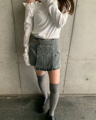 Frilled off-shoulder cropped t-shirt