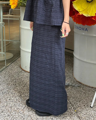 Soccer check back slit long skirt