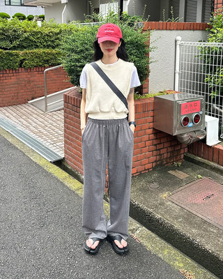 Simple sleeveless knit