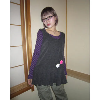 Pleated hem sleeveless tunic