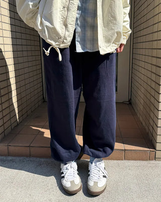 Wide-leg sweatpants with elastic waistband