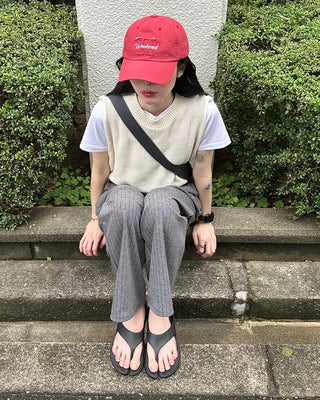Simple sleeveless knit