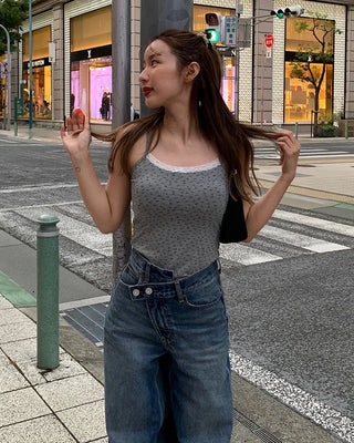 Camisole with flower pads