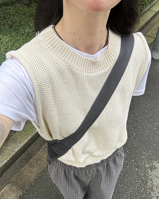 Simple sleeveless knit