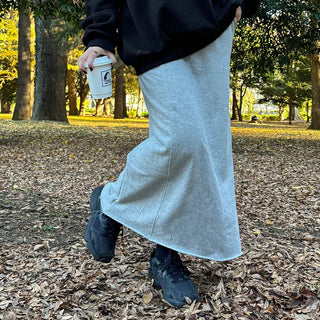 Line-cut sweat skirt