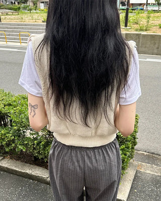 Simple sleeveless knit
