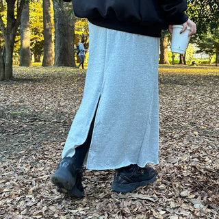 Line-cut sweat skirt