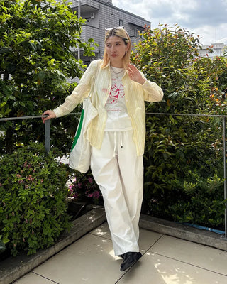 Side-tuck flap hip pocket easy pants