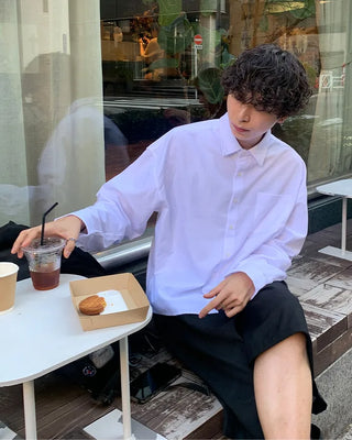 Simple semi-cropped fit shirt