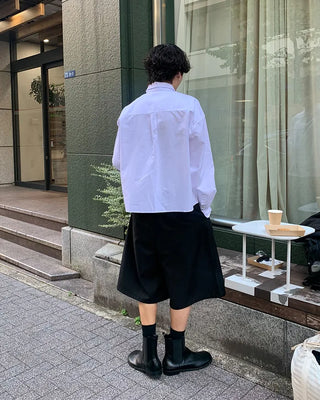 Simple semi-cropped fit shirt
