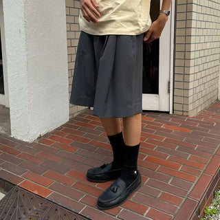 Pleated half-length slacks
