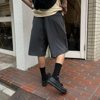 Pleated half-length slacks