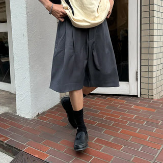 Pleated half-length slacks