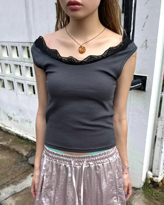 Wide lace U-neck tank top