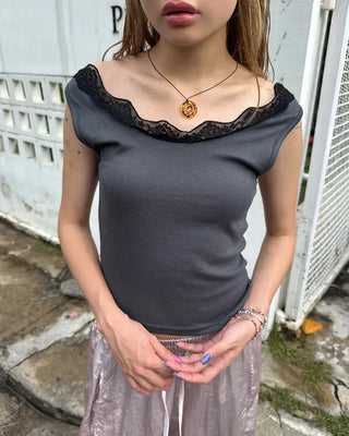 Wide lace U-neck tank top